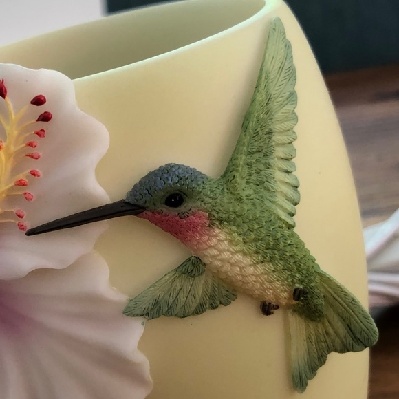 Ibis & Orchid Design - Hibiscus & Hummingbird Night Lamp - Picture 10 of 16